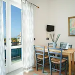 شقة فندقية Le Grand Bleu - Gioia 4*