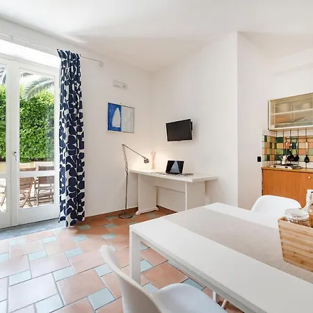 Le Grand Bleu - Gioia Aparthotel