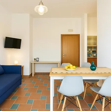 Le Grand Bleu - Gioia Aparthotel 3*