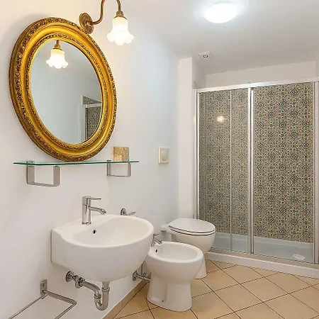 Le Grand Bleu - Gioia Apartahotel